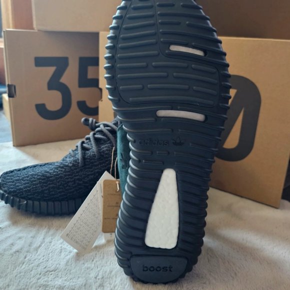 Yeezy pirate black main image 4